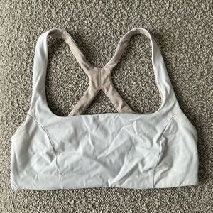 (8) Lululemon SmoothCover Yoga Bra Light Support B/C Cup